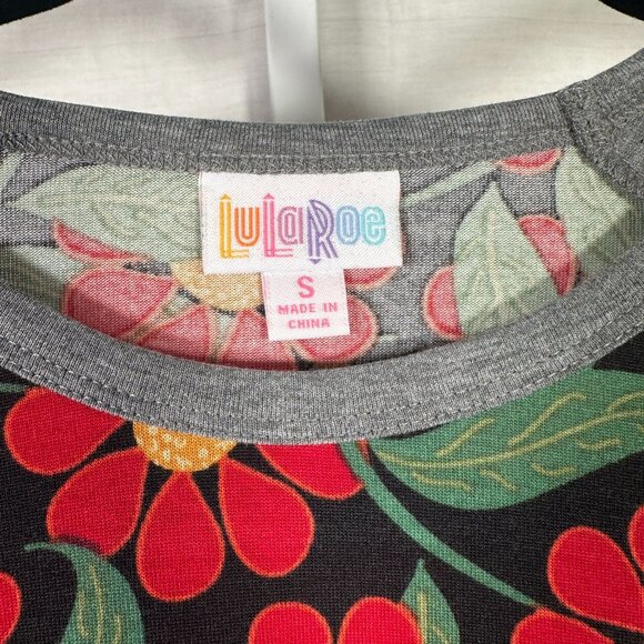 LuLaRoe RANDY Daisy Poppy Flowers Black Gray Hippie Raglan Tee Shirt SMALL S - Picture 2 of 6